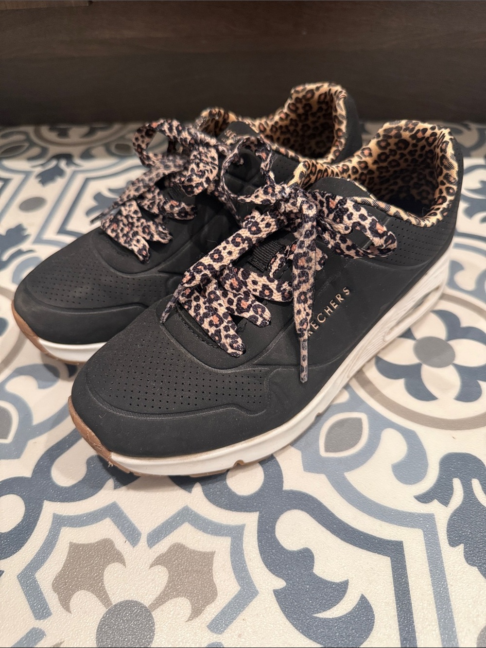 Skechers Black Sneakers with Leopard-Print Laces and Trim size US 4